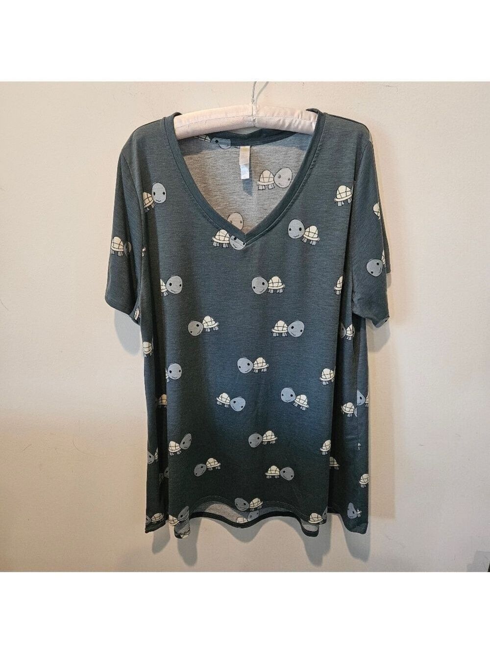 LuLaRoe Women's Short Sleeved High- Low Turtles Tunic Top, 3X